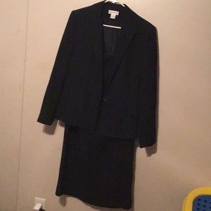 Long skirt and jacket suit